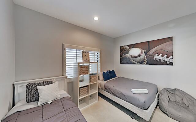 Newly Renovated 2020! 3 Bedroom Condo