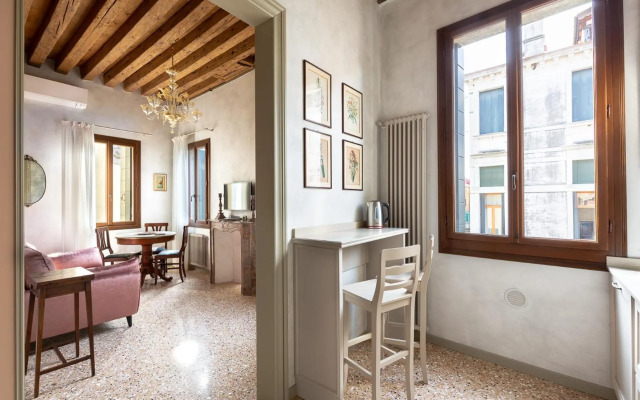 Ca' Cappello Venice Apartment 1 with Canal View