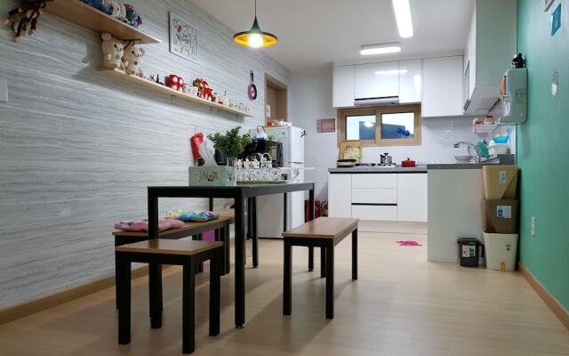 Buzz Guest House - Hostel