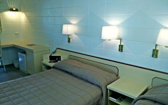 Cairns Motor Inn
