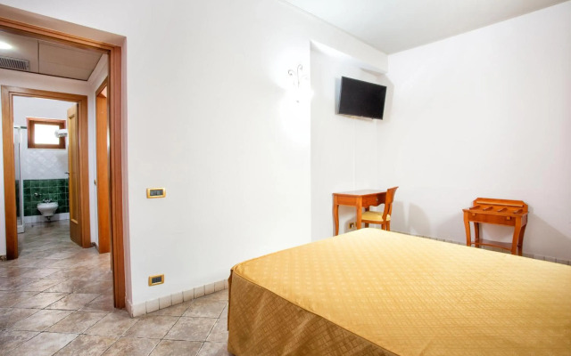 Hotel Tritone