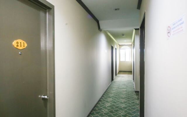 OYO 563 Jockey Lodge Hotel