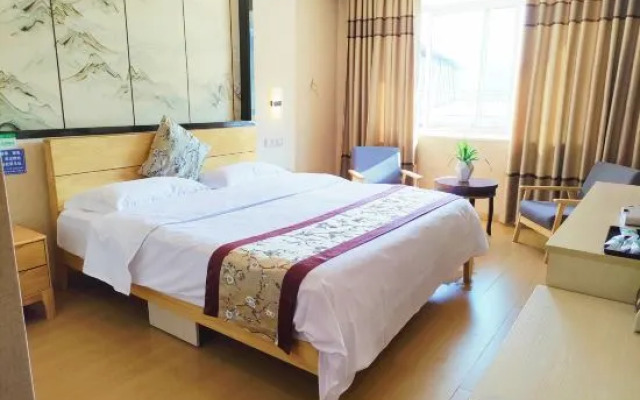 100 Full Score Hotel (Tongren Railway Station Branch)