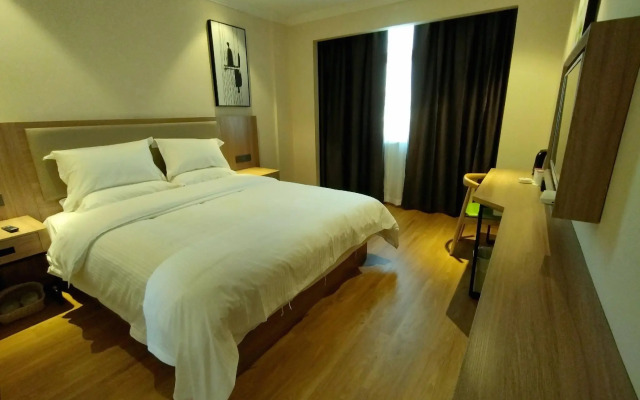 GreenTree Inn Jiangxi Yingtan Railway Station Square Business Hotel