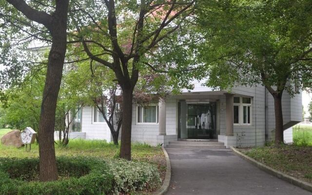 Shanghai Juyuan Holiday Village