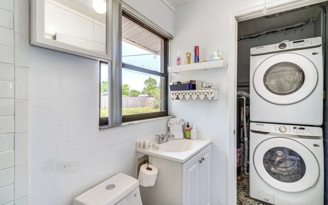 Melbourne Vacation Rental ~ 5 Mi to Beaches!