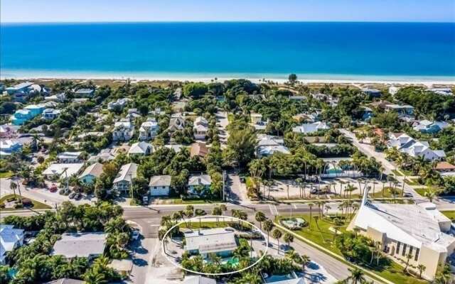 Sand N Suds 3 Bedroom Home by RedAwning