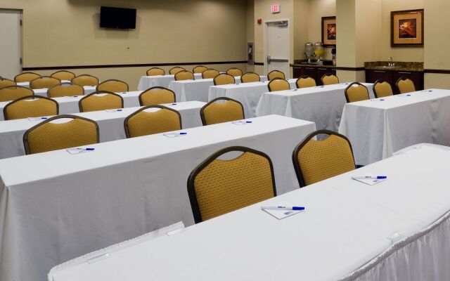 Holiday Inn Express & Suites Kendall by IHG