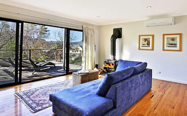 Cloudsong Chalet 1 - Close to the village centre!