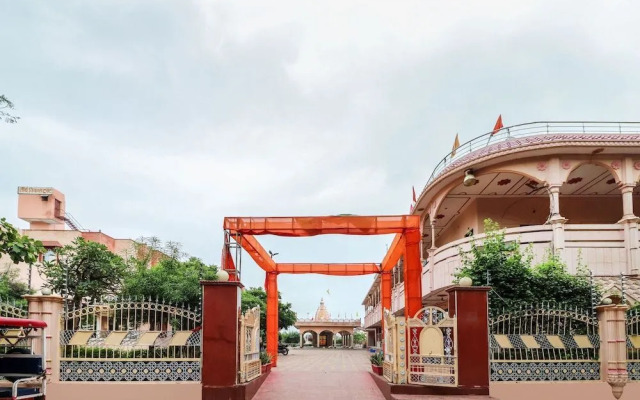 Shri Giriraj Dham by OYO Rooms