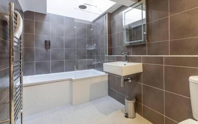 Rooftop Retreat - 2 Double Beds w/ Stunning Views