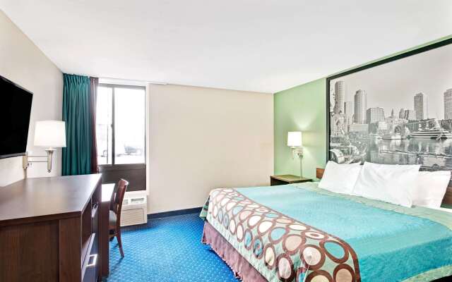 Super 8 by Wyndham Brockton