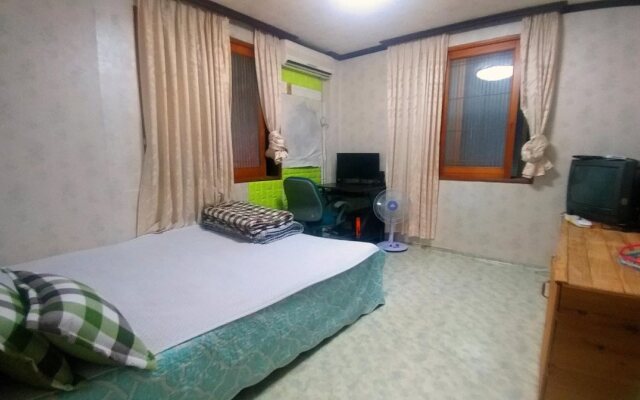 Kodakkodak Guest House - Hostel