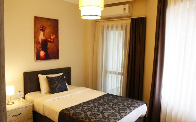 12 Rooms Boutique Hotel