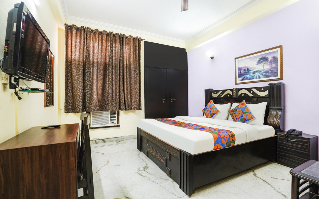 FabExpress IVY Inn Sector 35