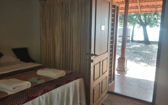 Saro Lake County Hotel