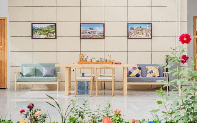 Shangri-La Viewing Pinsu Inn