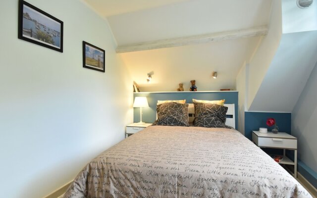 Stunning Holiday Home in Quinévilla Near Beach