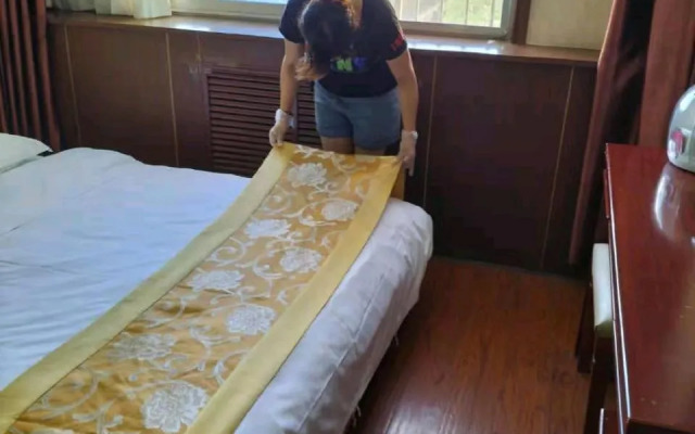 XinYuHaoHotel（formerlyOrientalPearlHotel）
