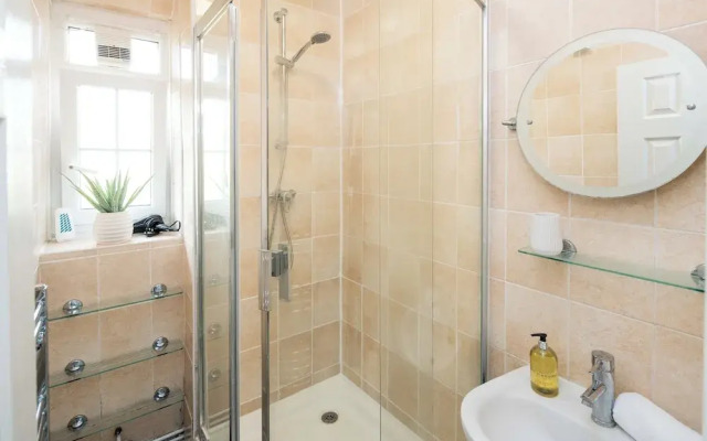 Sunny 2B/1B Flat nr Borough Market, Central London