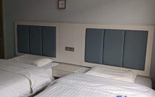 Yunzhihai Hotel (Huashan Visitor Center Branch)