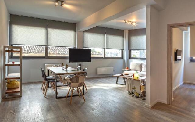 THE apartment 2 BDRS/2 BATHS luxury residence