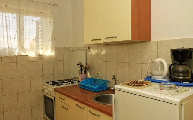 Slavica - Free Parking - A1 Mali