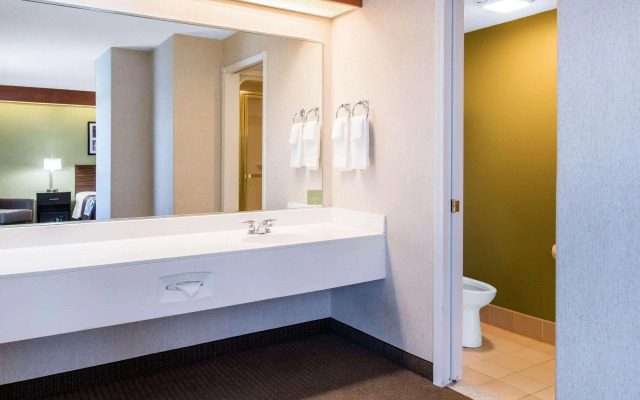 Sleep Inn & Suites Oregon - Toledo