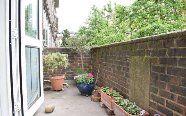 2 Bedroom Flat In Farringdon