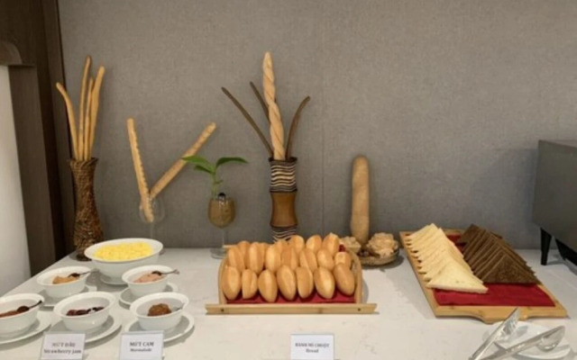 Rex Quang Binh Hotel