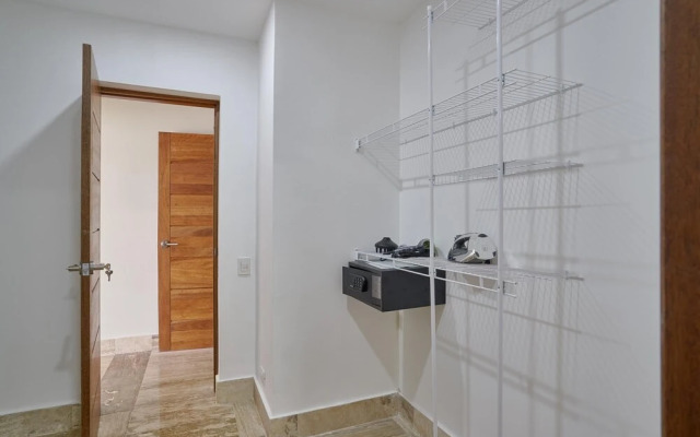 Luxury Beachfront Condo A-101