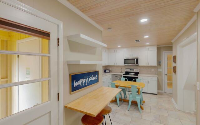 Beachy Sisters B 4 Bedroom Duplex