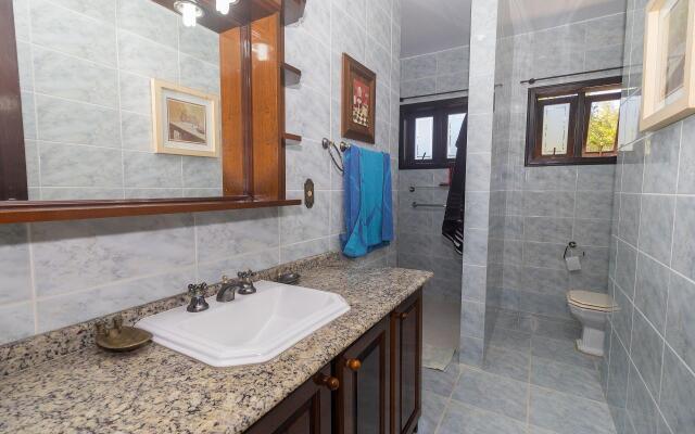 Casa com Piscina e Sinuca em Bombinhas