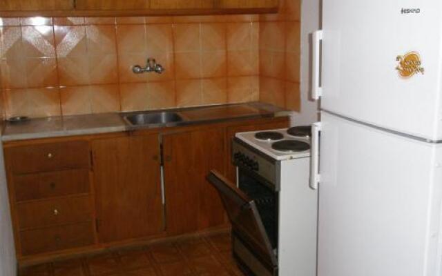 Aparthotel 1 Star Troulos