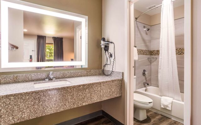 Econo Lodge Inn & Suites Murfreesboro Shopping District