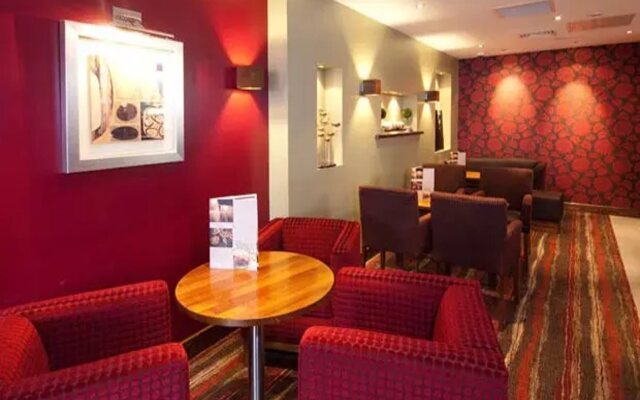 Premier Inn Sunbury (Kempton Park)