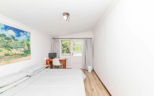 Peaceful 1BD Flat w/ Private Gardenrondebosch