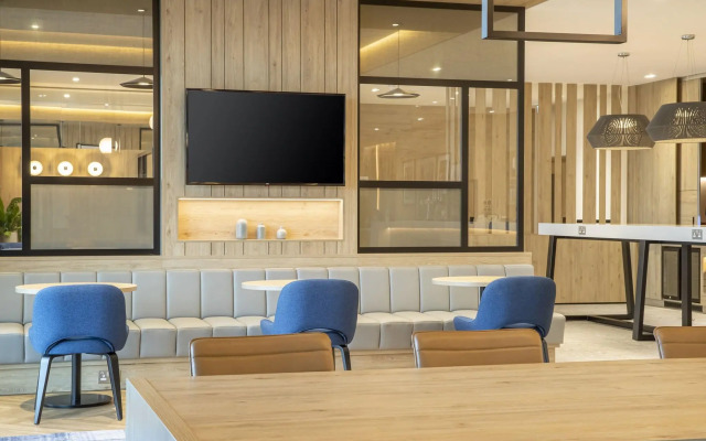 Courtyard by Marriott Inverness Airport