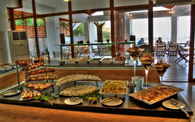 Maranton Beach Hotel
