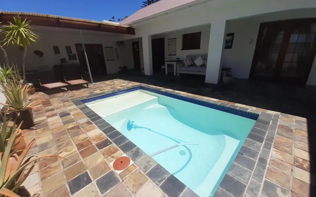 Baleia Guest Lodge Bed & Breakfast