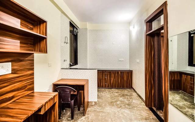 Eleven 43 Suites by OYO Rooms