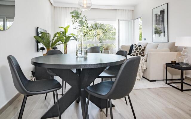 PR - Stunning flat front line beach Puerto Banus