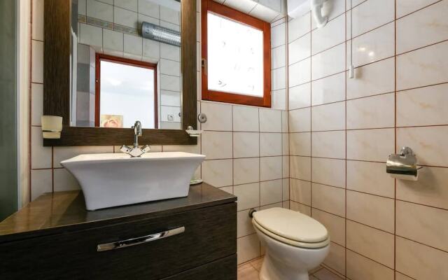 Nearby Beach, Modern Apartment Arena