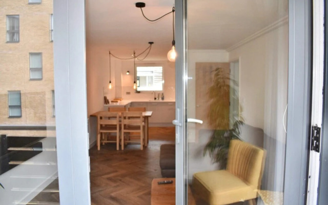 Central 2 Bedroom Modern Apartment