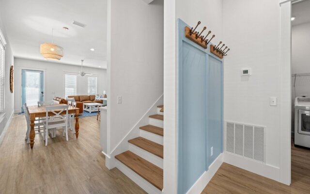 Spectacular 3br 4ba w/ Private Pool, 2 Min Walk to Beach - Sleeps 15!