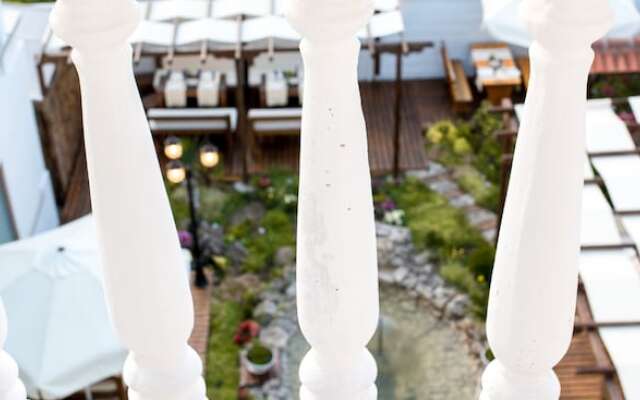 HOTEL Yanis