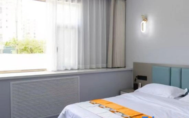 Kaite Star Hotel (Baiyin Bus Station No.1 Middle School)