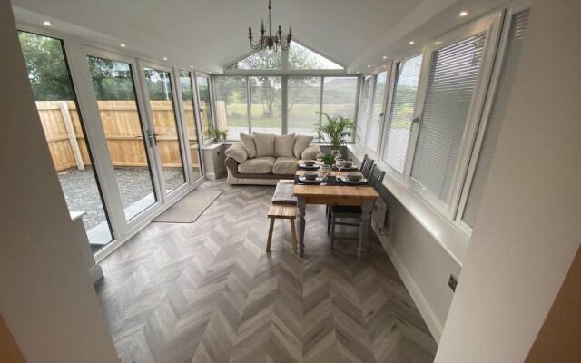 New Modern & Spacious Snowdonia Home - Sleeps 7