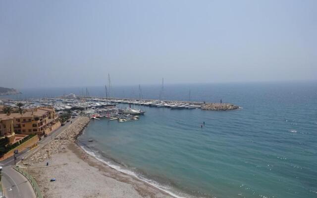 1st Line Daniya APT - Solarium Terrace & Pool