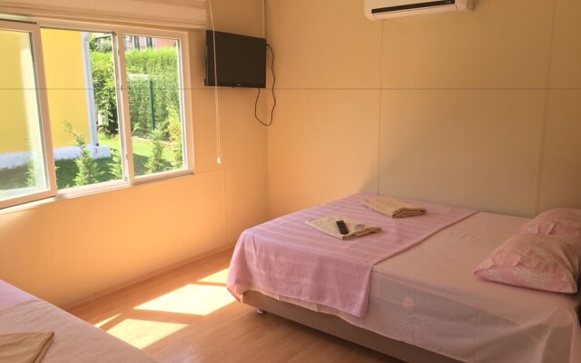 Penguen House & Bungalows